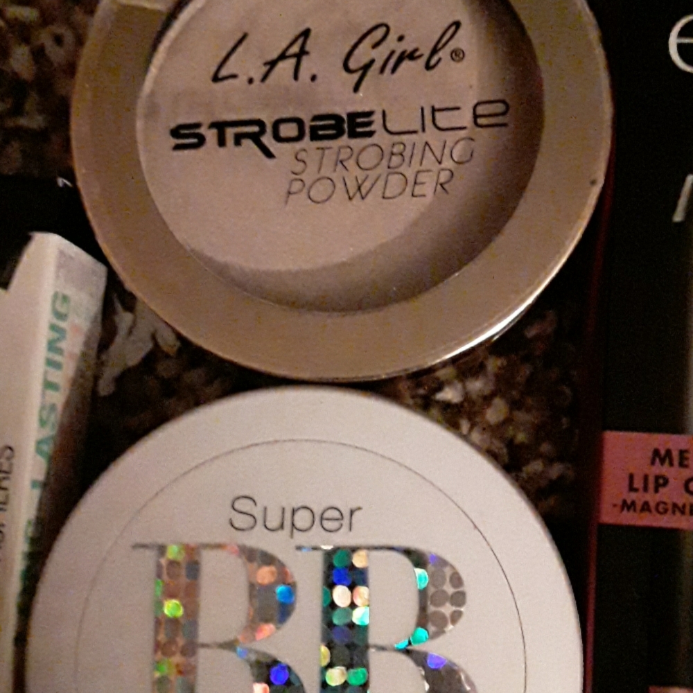 Assorted cosmetics - Picture 4 of 4